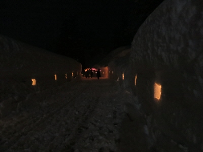 雪壁の灯道